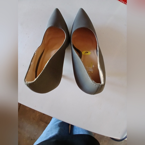 πΊπΌ - Cute Glaze Women's Gray Pumps - Picture 5 of 7